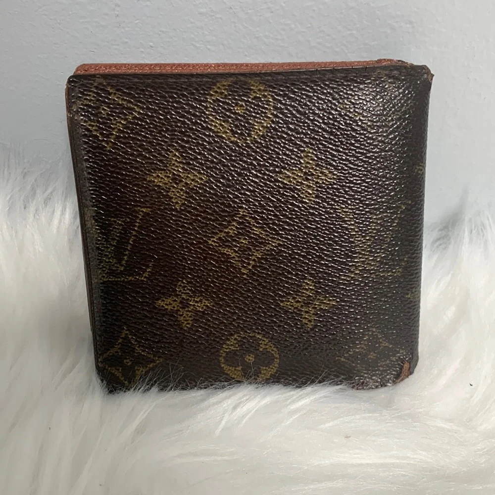 2003 authentic Louis Vuitton men’s wallet monogram